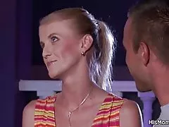 Karvainen pillua kypsä ja teini lesbo