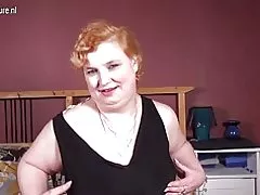 Iso amatööri mummon kanssa suosikki musta lelu